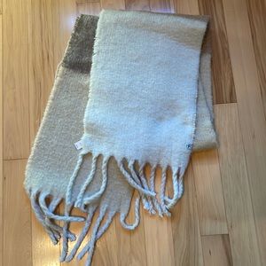 Banana Republic scarf/small shawl